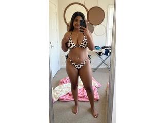 Mit dem Model chatten MikaMew